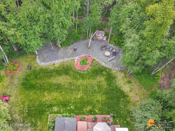 20506 Jayhawk Dr, Chugiak, AK 99567