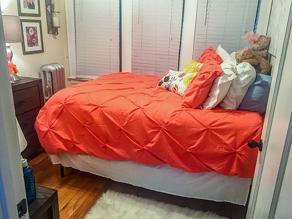 3rd image of 4723 1/2 N Leavitt St #2