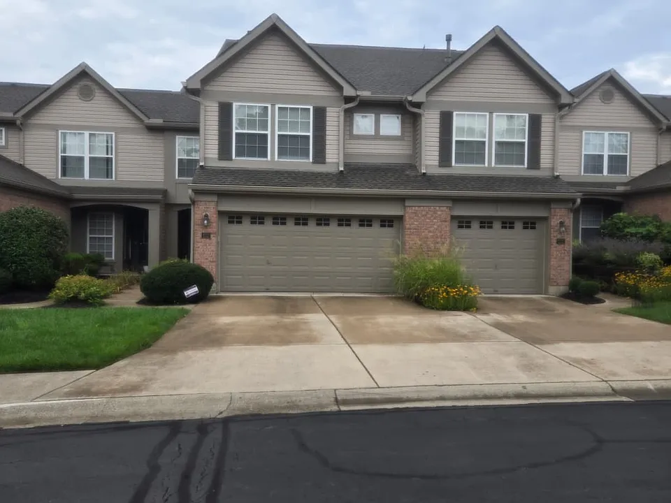 6293 Edgewater Dr