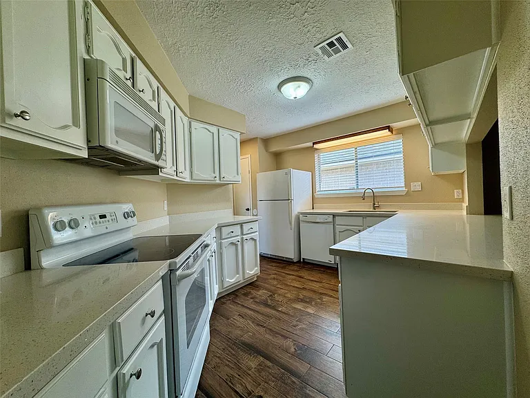 9831 Shell Rock Rd — Photo 11