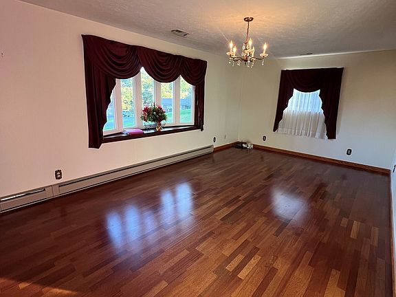 3rd image of 253 Rustic Hills Dr