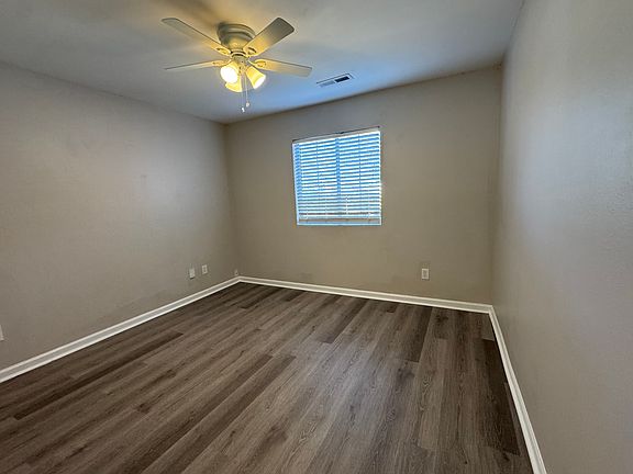 5th image of 2464 Stratford Crossing Dr