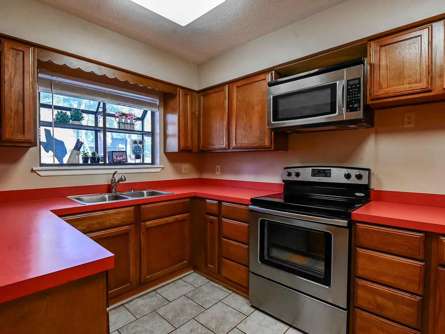 1 bed, 1.5 bath, 1209 sqft, $1,600 — Photo 4