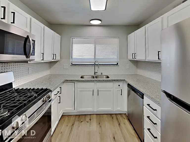 4336 Fox Point Dr — Photo 5