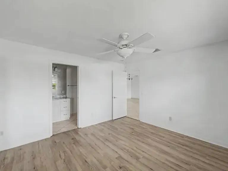 1149 SW Hogan St — Photo 10