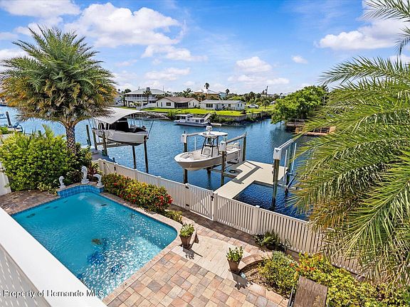 3rd image of 4030 Gulf Coast Dr