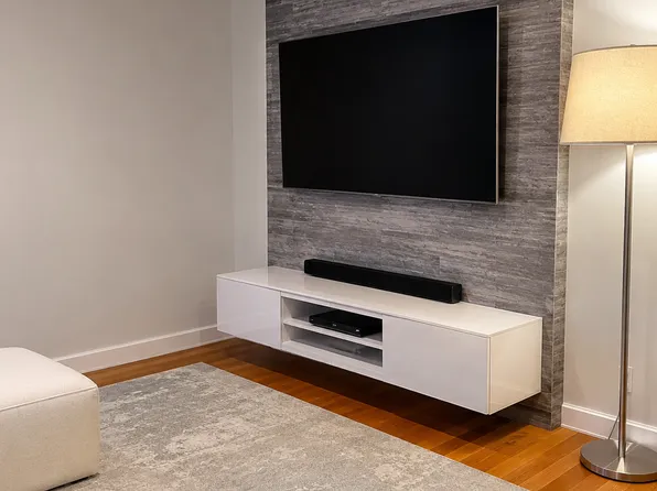 2727 Ocean Parkway image 1 of 11