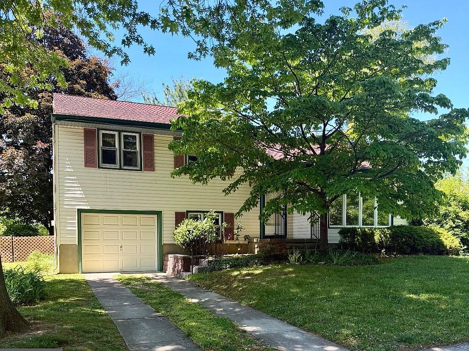 1st image of 136 Ridge Cir