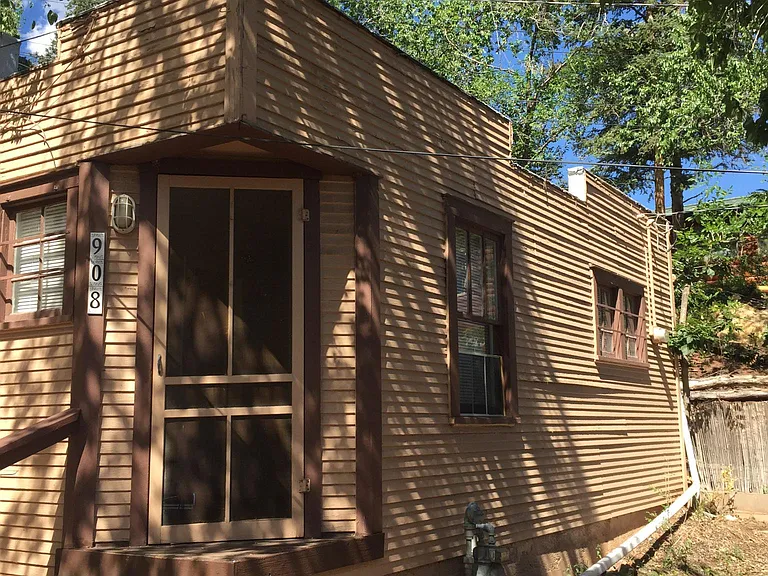 908 Midland Ave — Photo 1