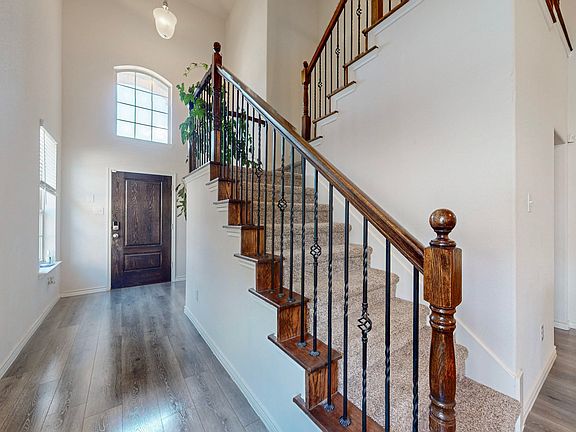 4th image of 2166 Hobby Dr