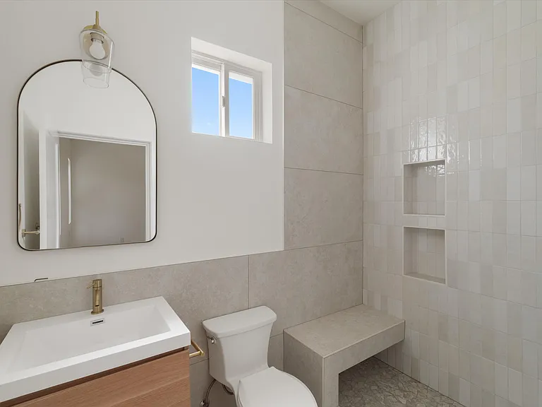 10558 Encino Ave — Photo 17
