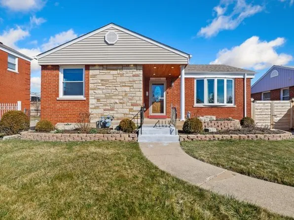 10136 Pelham St, Westchester, IL 60154