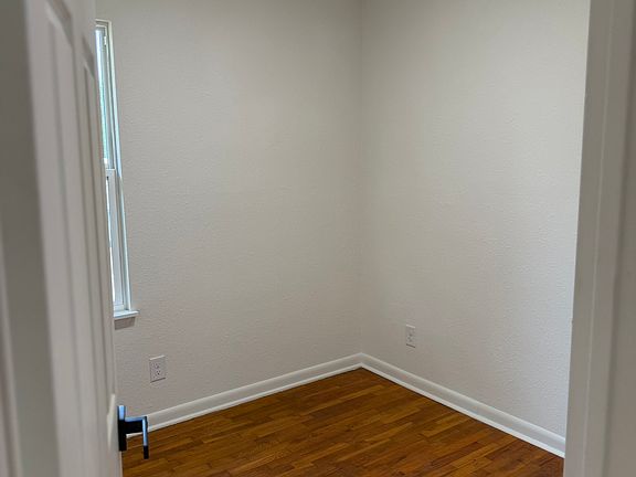 5th image of 102 W Center St