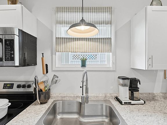 4th image of 3547 Crompton St