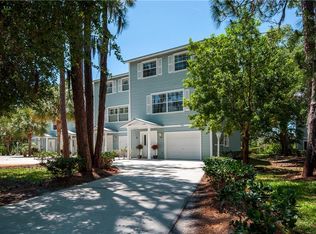 538 Ryans Woods Ln, Palm Harbor, FL 34683