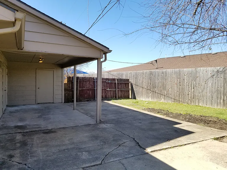 2424 Lakeview Cir — Photo 17