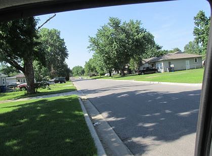 2nd image of 415 S 69th Ave E