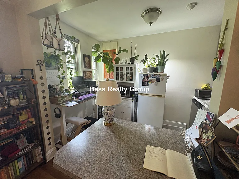 1331 W Greenleaf Ave #202 — Photo 5