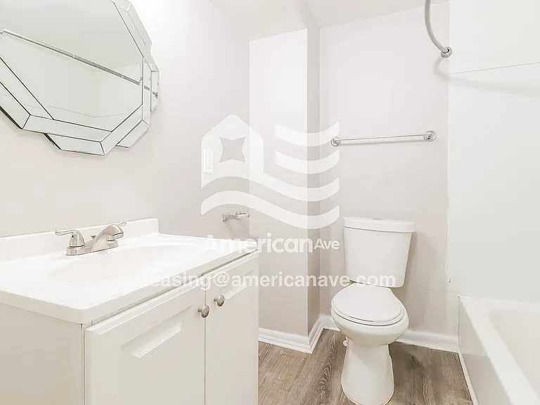 1559191_013_bathroom_14.jpg