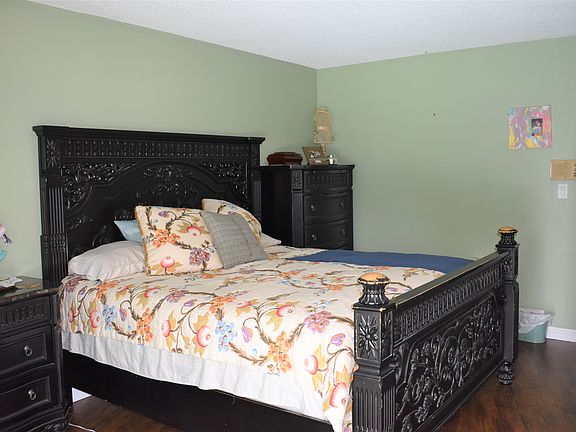 5th image of 7720 Vale Dr