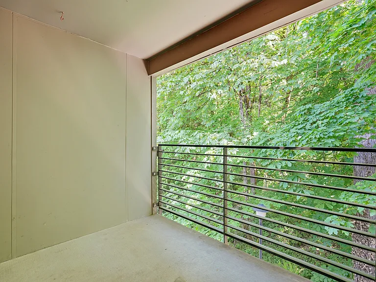 Terrace At Columbia Knoll Apartments — Photo 22