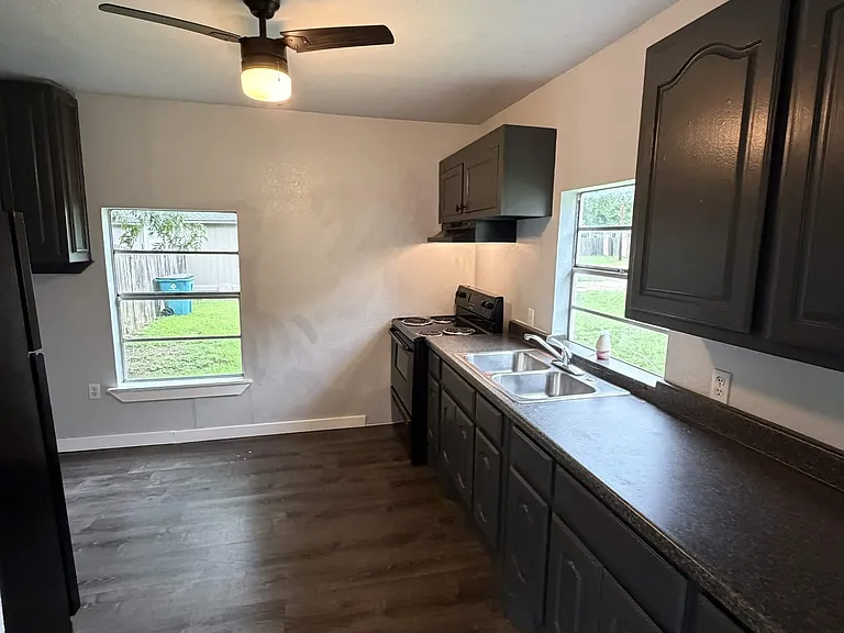 1419 W Ross St — Photo 4