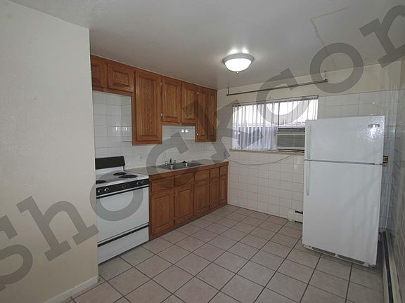 4th image of 2150 N Franklin St #203