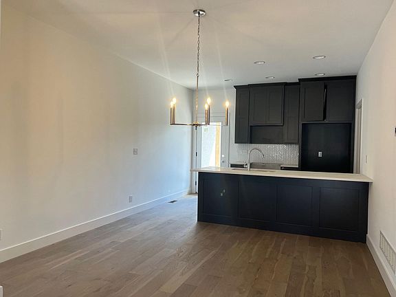 3rd image of 1835 Mercier St