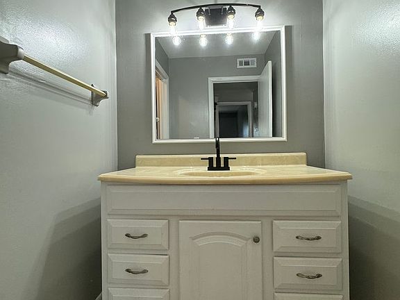 5th image of 555 N Dupont Ave APT A7