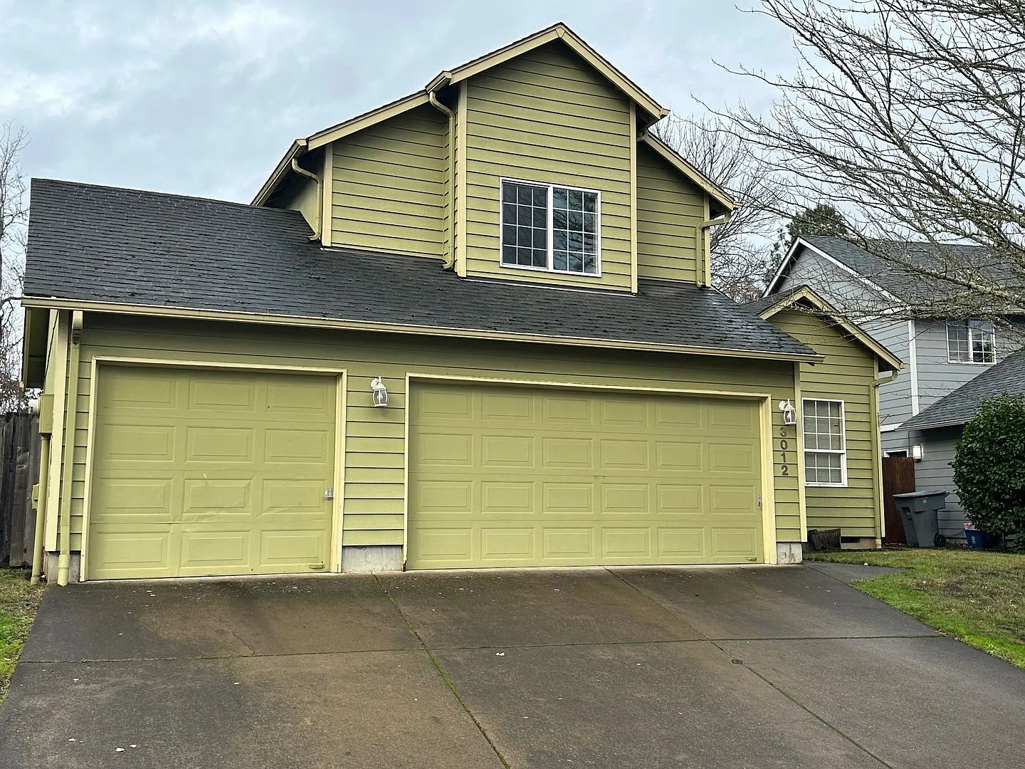 Large 4 Bedroom 2.5 bath 2 Story Home — Photo 2