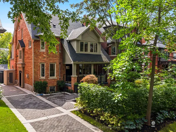 37 Saint Andrews Gdns, Toronto, ON M4W 2C9
