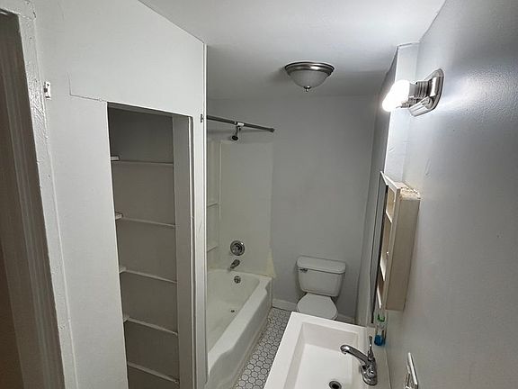 4th image of 57 Thompson St #1R