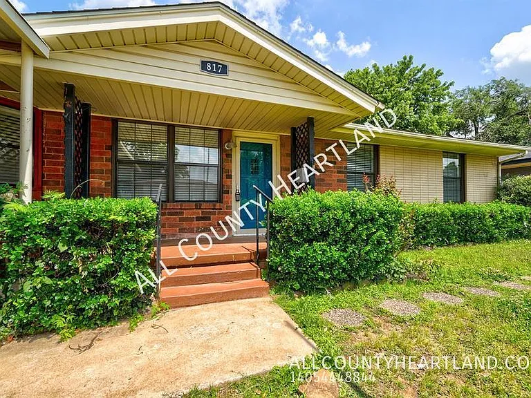 817 Stahl Dr — Photo 1
