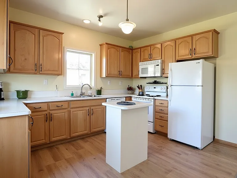 1500 Main St #1 — Photo 2