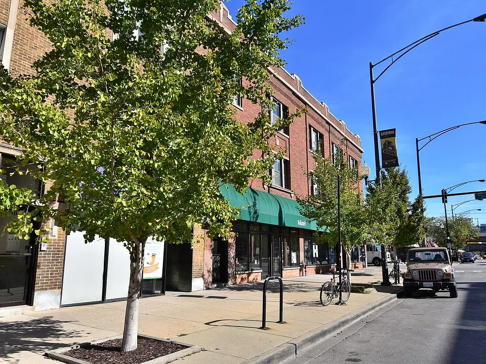 1906 W Montrose Ave #3