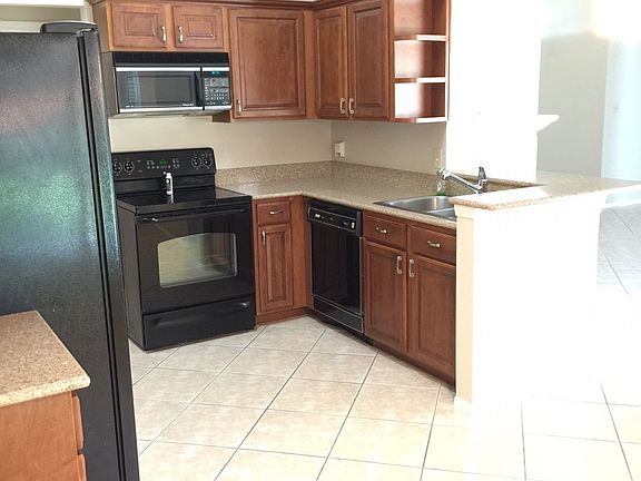 3rd image of 405 Country Wood Cir