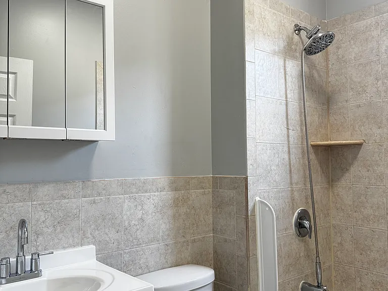 132-136 Elm Ave #6 — Photo 9