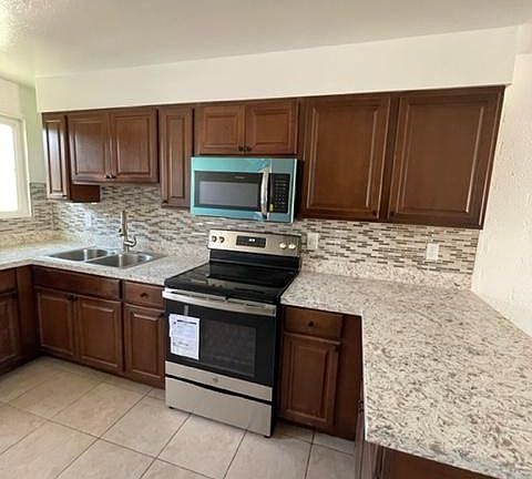 5th image of 1355 W Garden Cir