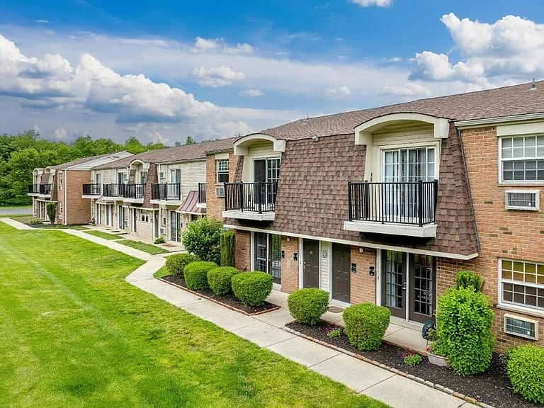 Park Crest Village — Photo 14