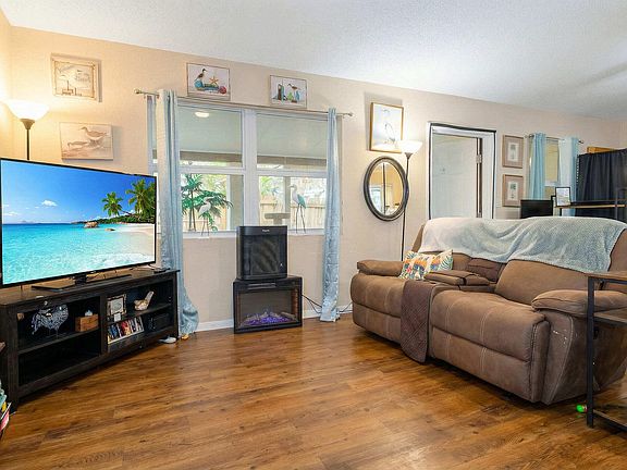 2nd image of 711 Sharon Pl