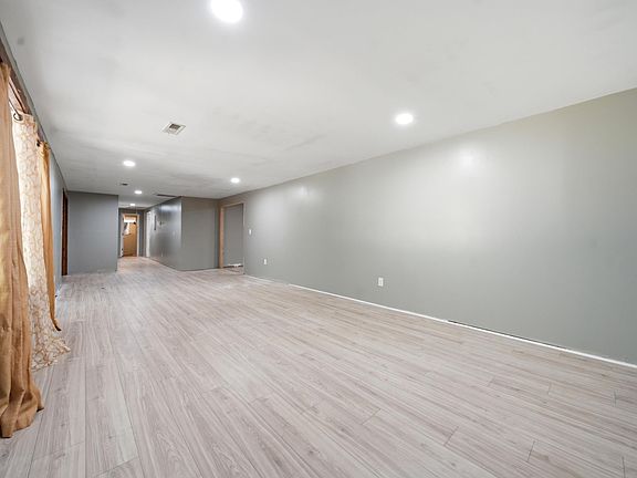 3rd image of 805 Murray St
