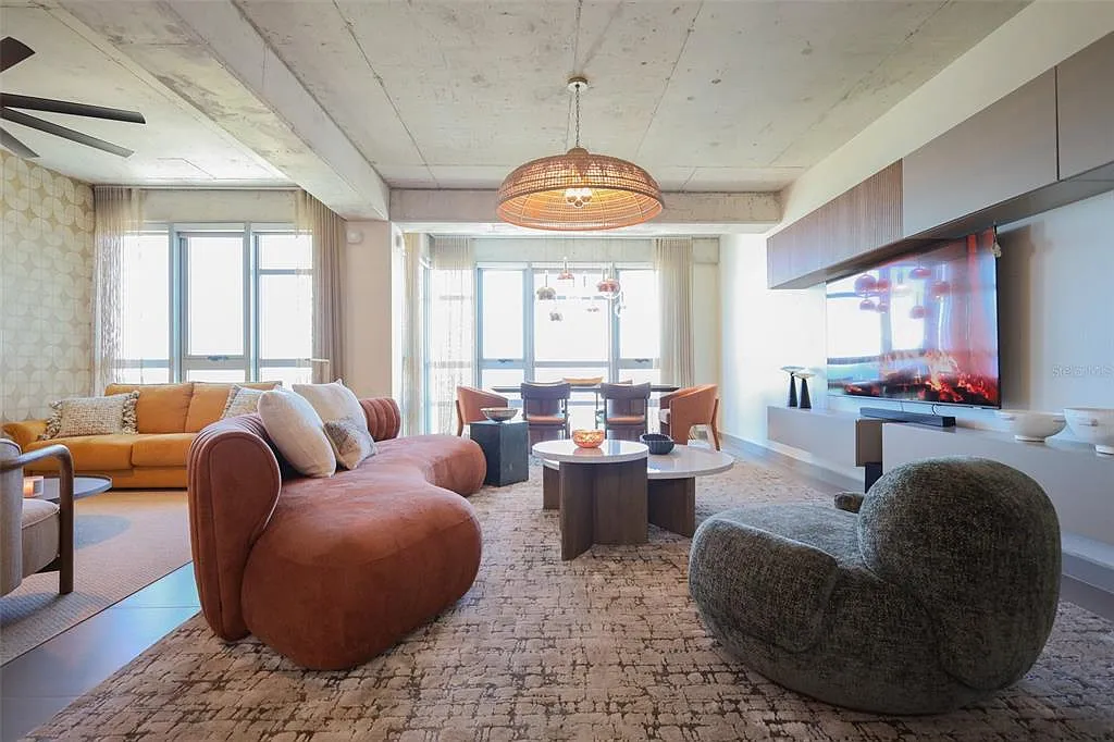 1 bed, 2.0 bath, 1129 sqft, $5,500 — Photo 2