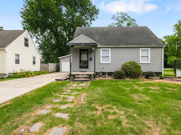 1238 Academy Pl, South Bend, IN 46616