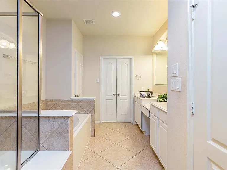 6639 Larocke Trl — Photo 12