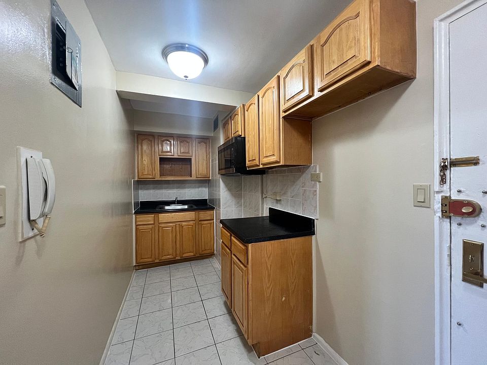 1st image of 14065 Beech Ave #11