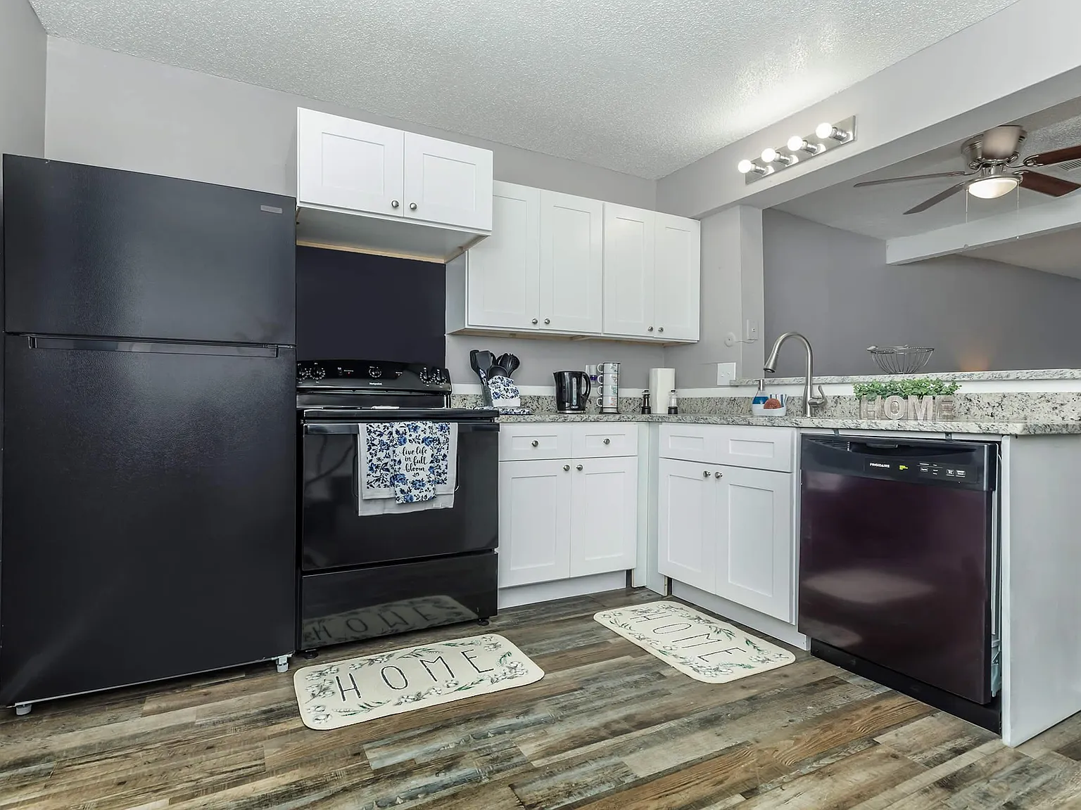 Pioneer Creek Townhomes — Photo 2