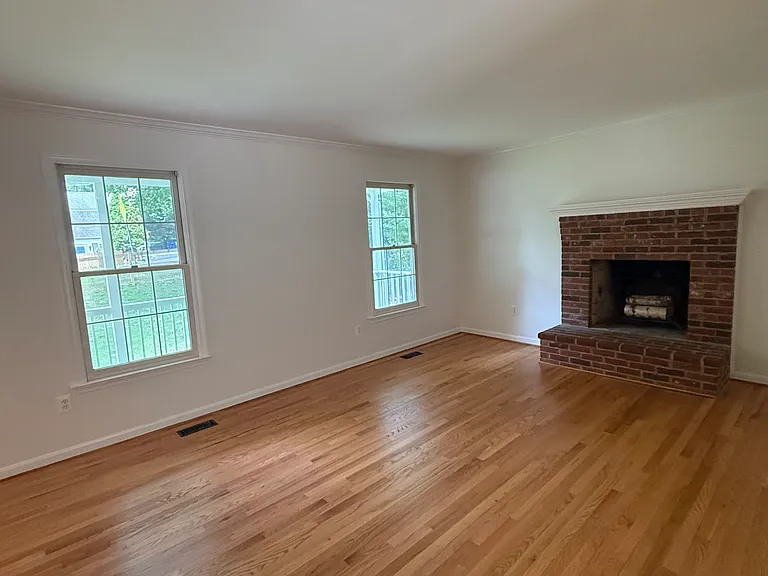 10216 Capitol View Ave — Photo 3