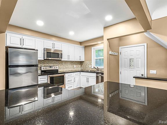 4th image of 706 Midland Blvd
