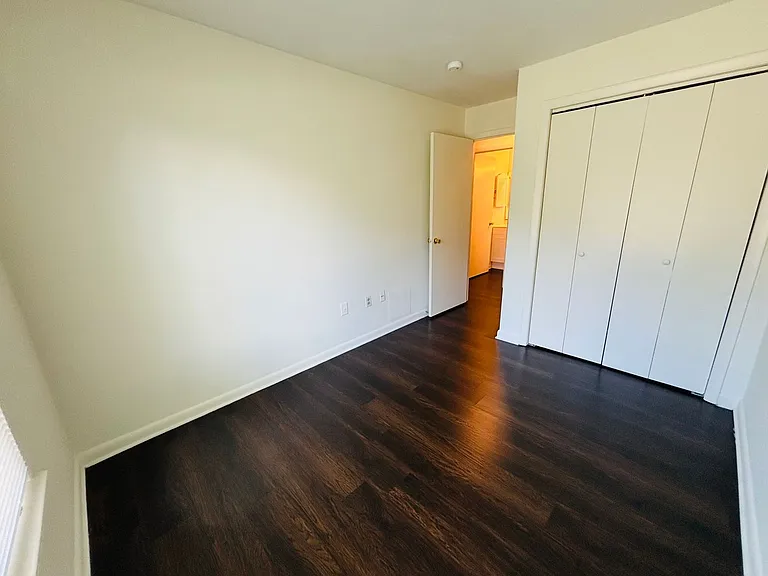 1203G University Ter — Photo 13