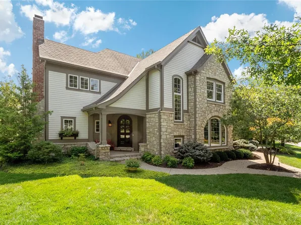 304 Studio Rd, Saint Albans, MO 63073